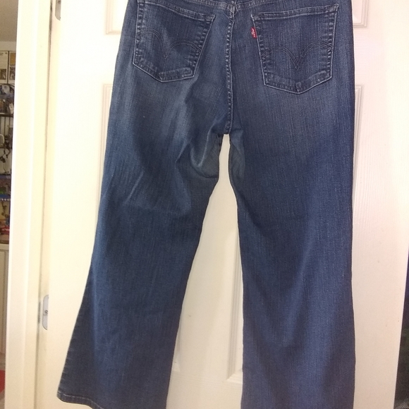 Levi's Women's Perfectly Slimming 512 Bootcut Jean - Picture 4 of 8